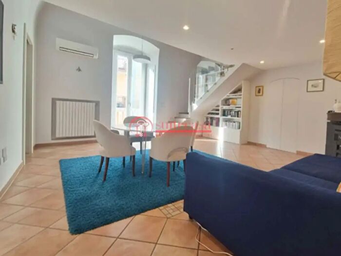 Appartamento trilocale in vendita in Via Amedeo, Trani