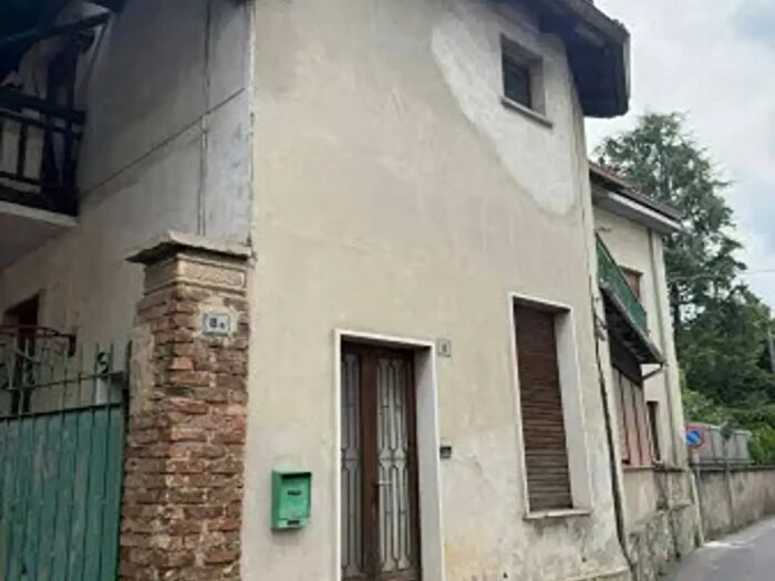 Appartamento trilocale in vendita in Via Solferino, Carate Brianza