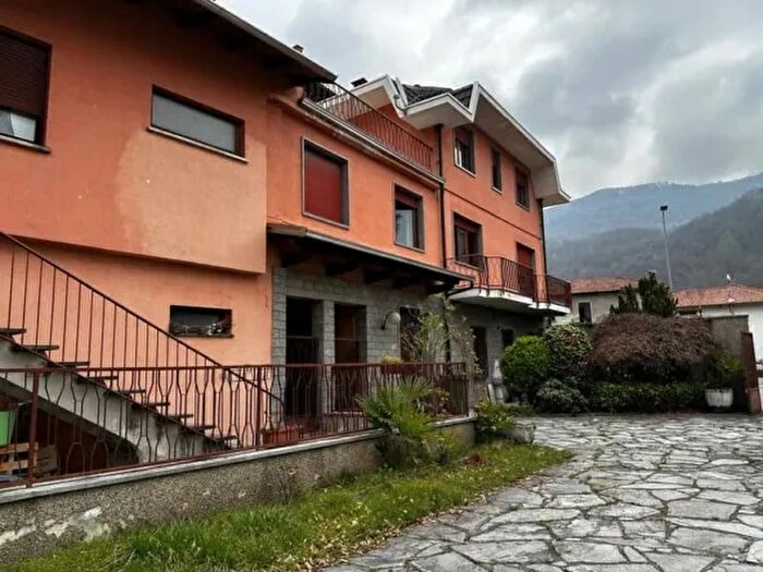 Casa con 12 locali in vendita in Corso Pietro Rolandi Regione Gibellino Quarona Cellio con Breia Vercelli Piemonte Italia, Quarona