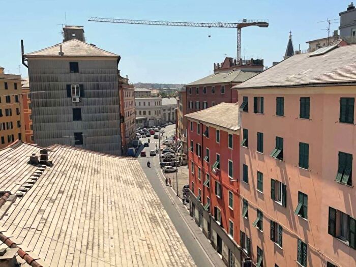 Appartamento quadrilocale in affitto in Via Canevari, Marassi, Genova