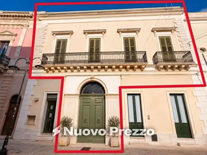 Casa con 6 locali in vendita in Corso Umberto, Trepuzzi