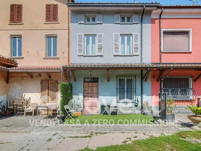 Casa bilocale in vendita in Via Umberto I, Lungavilla