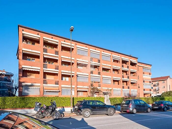 Appartamento con 5 locali in vendita in Via Stefano Scoffone, Grugliasco