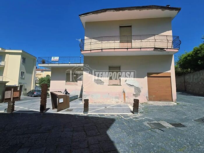 Casa quadrilocale in vendita in Liveri