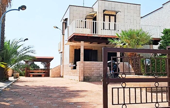 Casa trilocale in vendita in Via delle Magnolia Manfredonia Zona Sciali, Manfredonia