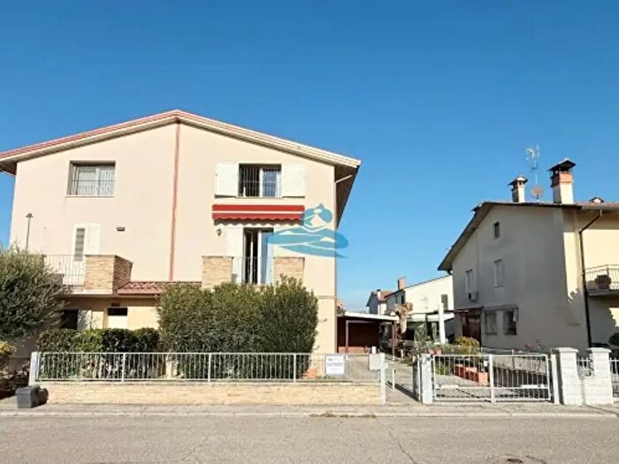 Casa con 5 locali in vendita in Via Vittorio Bachelet, Ravenna