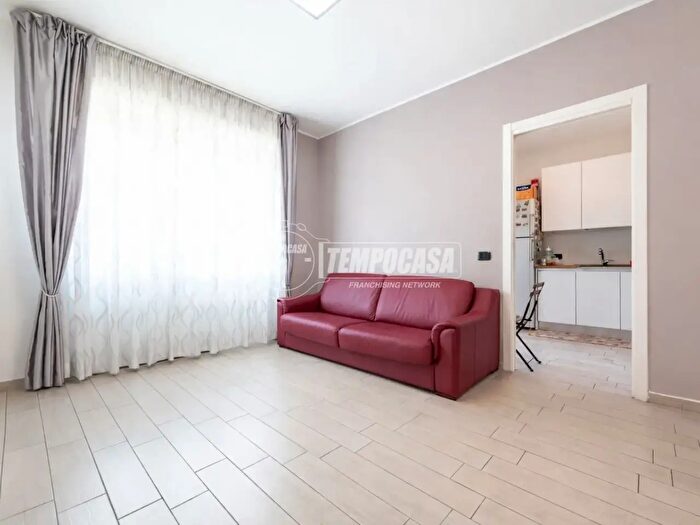 Appartamento trilocale in vendita in Via Angelo Inganni, Milano