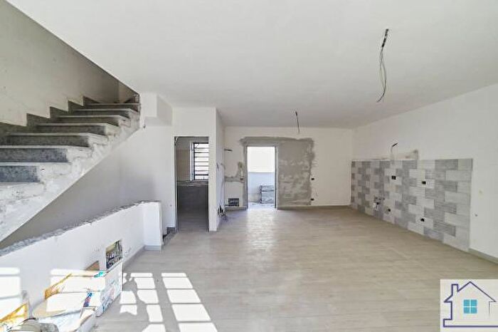 Casa con 5 locali in vendita in Strada Ventitreesima, Labico