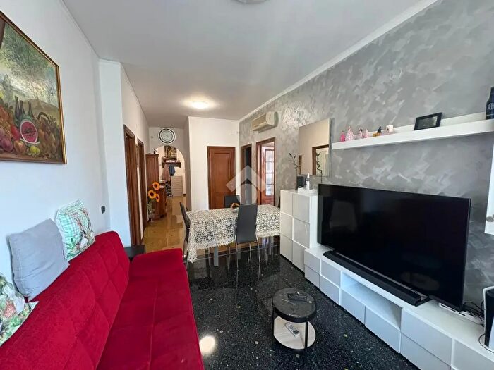 Appartamento con 6 locali in vendita in Via La Spezia, Genova