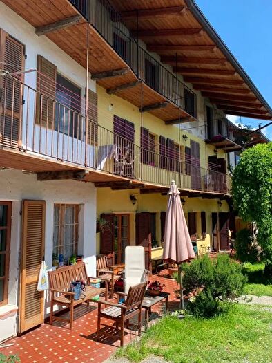 Casa con 13 locali in vendita in Via Pietro Crotta Cascinette dIvrea, Cascinette DIvrea