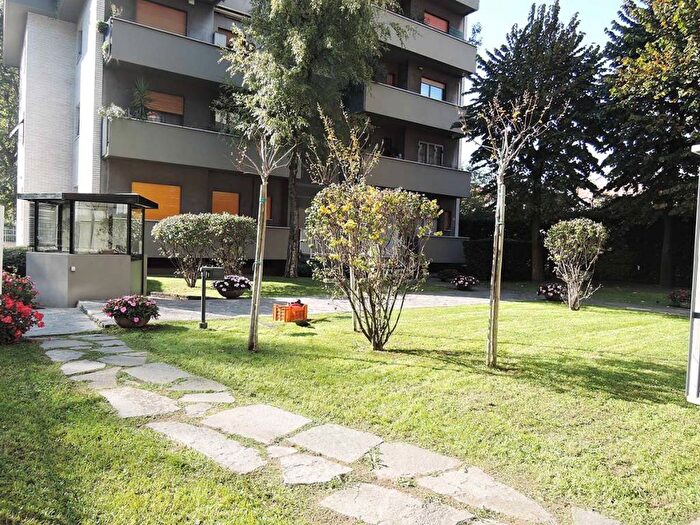 Appartamento bilocale in affitto in Via Ernesto Besenzanica, Piazzale Siena, Milano