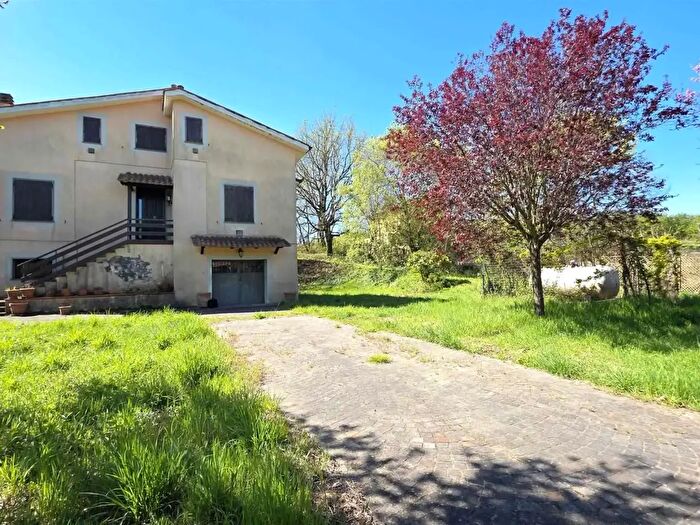 Casa con 5 locali in vendita in Strada Valle Cesate, Vetralla