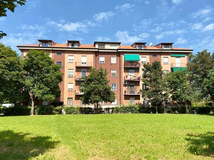 Appartamento bilocale in vendita in Via Baracca, Arcore