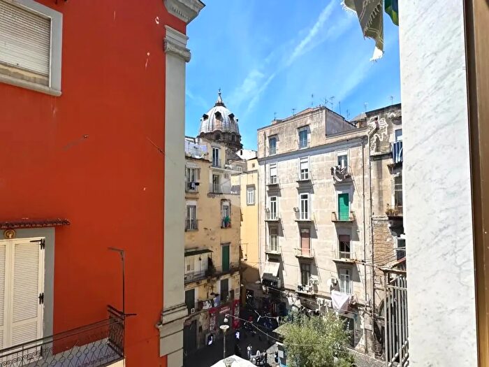 Appartamento con 5 locali in vendita in PZz Sedil Capuano, Napoli