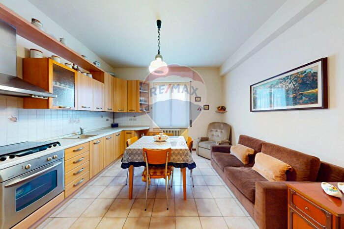 Appartamento bilocale in vendita in Via Casati, Usmate Velate