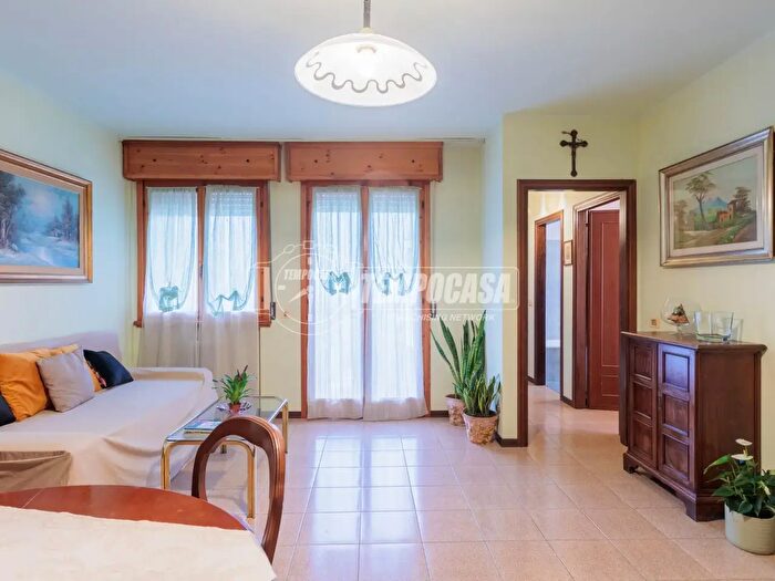 Appartamento trilocale in vendita in Via Silone, Parma
