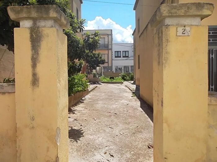 Appartamento con 5 locali in vendita in Via Tripoli, Parabita