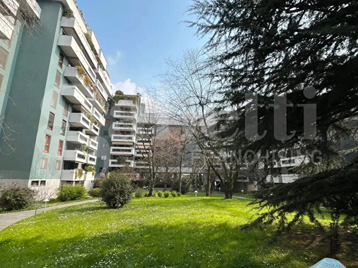 Appartamento con 6 locali in vendita in Via Francesco Primaticcio, Milano