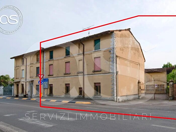 Casa con 9 locali in vendita in Via Piave, Manerbio