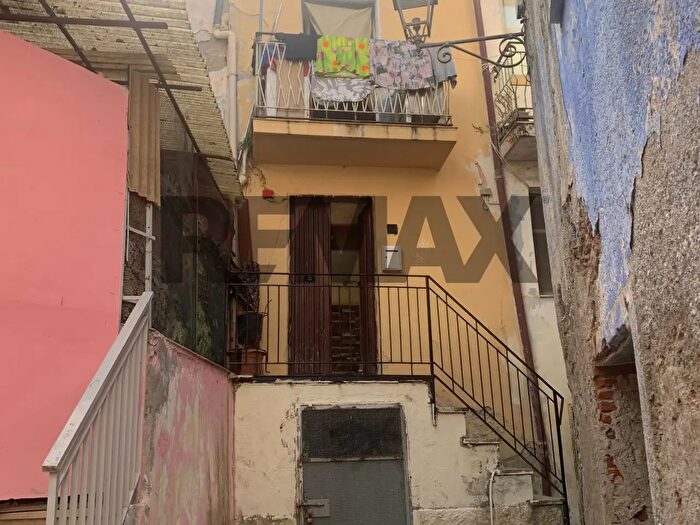 Casa bilocale in vendita in Vico Santa Teresa, Lamezia Terme