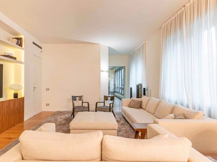 Appartamento con 6 locali in affitto in Turati, Milano