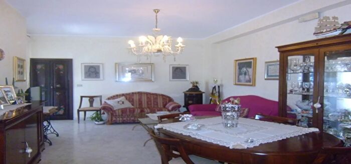 Appartamento quadrilocale in vendita in Via Paterno Siracusa, Siracusa