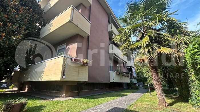 Appartamento trilocale in vendita in Via Oberdan, Abbiategrasso