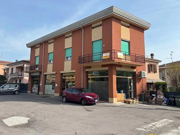 Casa con 6 locali in vendita in Via Piave, Mirandola