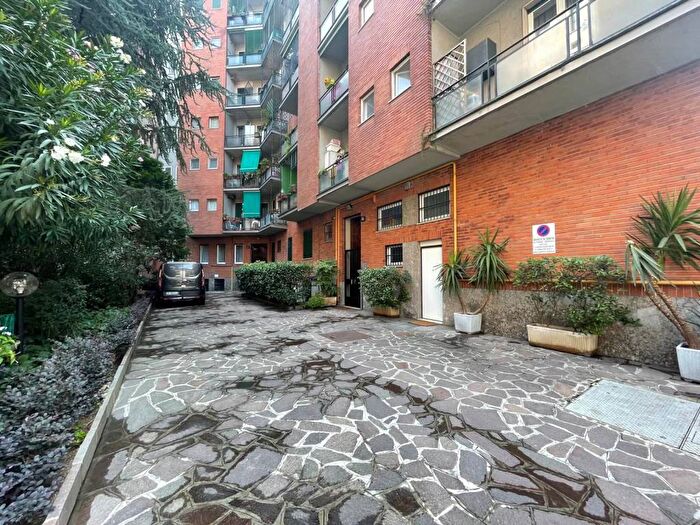 Appartamento monolocale in affitto in Via Tito Vignoli, Giambellino, Milano