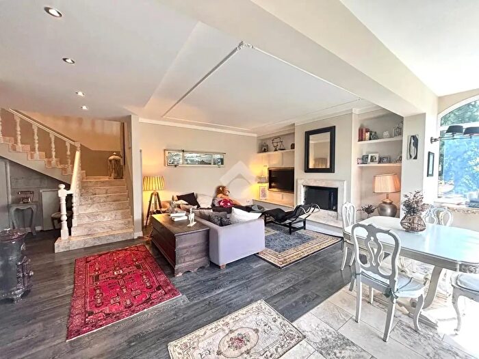 Casa con 6 locali in vendita in Via Giotto, Montemurlo