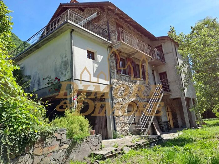 Casa con 10 locali in vendita in Cannobio