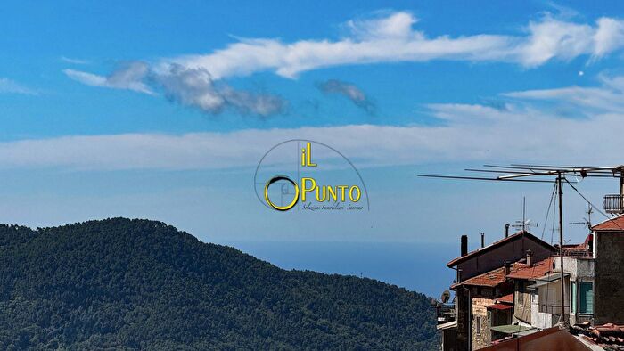 Appartamento quadrilocale in vendita in Piazza De Sonnaz, Baiardo