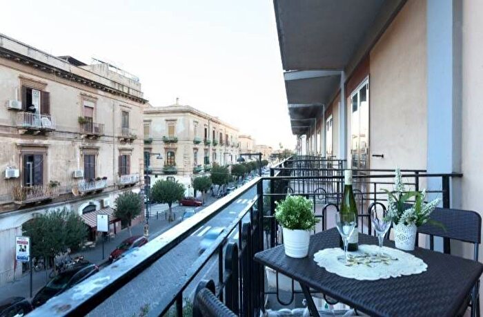 Appartamento con 6 locali in affitto in Via Senatore Maielli, Umberto Ermocrate, Siracusa