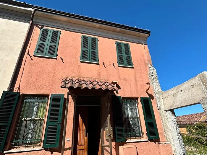 Casa trilocale in vendita in Ziano Piacentino