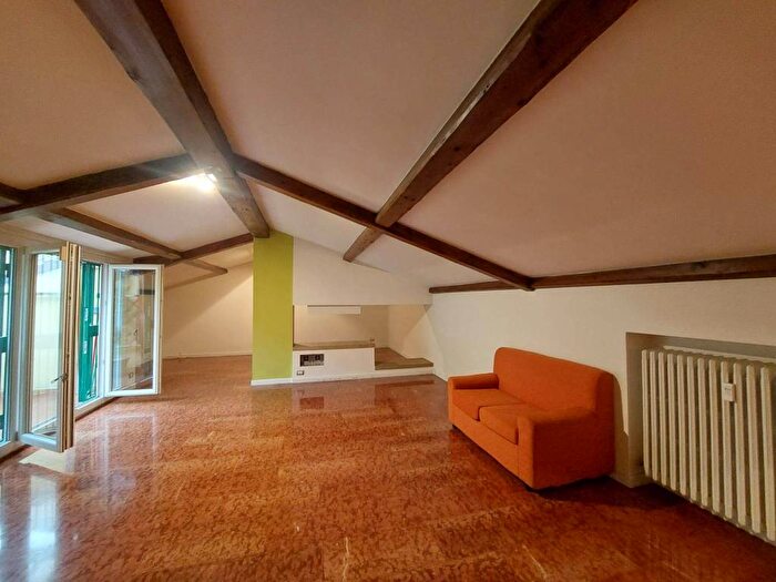 Appartamento quadrilocale in affitto in Via Goito, Centro Storico, Bologna