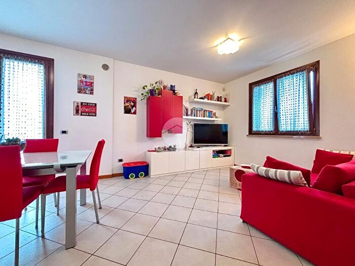 Appartamento con 5 locali in vendita in Via Riccarda Castellani, San Giovanni Lupatoto