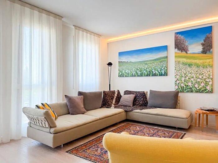 Appartamento con 5 locali in vendita in Via Galileo Galilei, Montebelluna