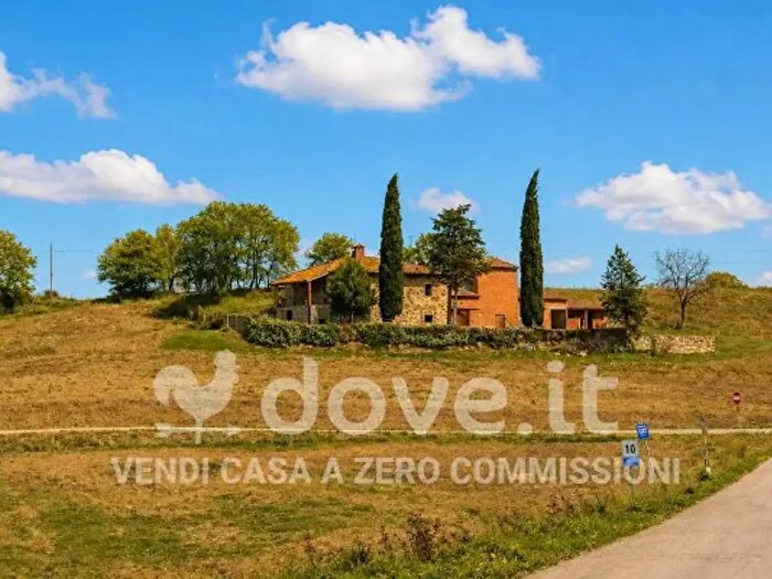 Casa con 6 locali in vendita in Vocabolo Entrata, Paciano