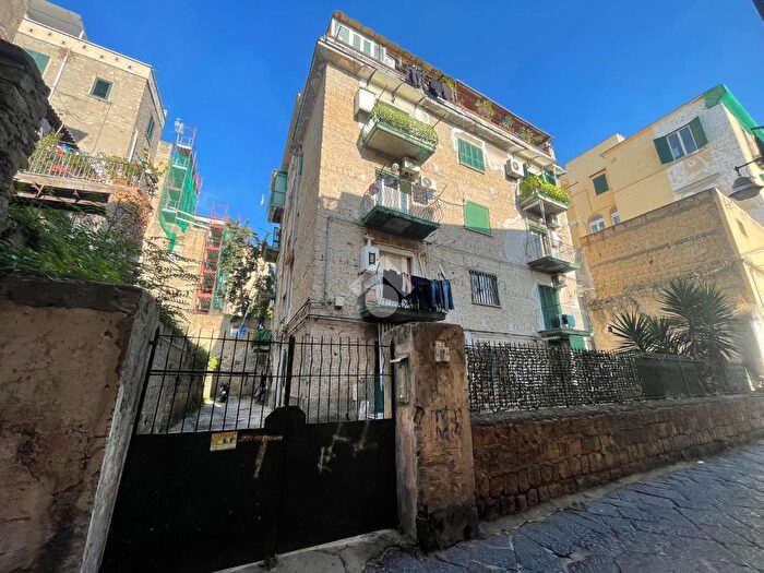 Appartamento trilocale in vendita in Vico Santa Maria degli Angeli alle Croci, Napoli