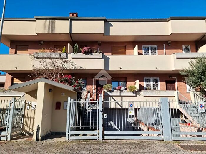 Casa con 5 locali in vendita in Via Marmolada, Carugate
