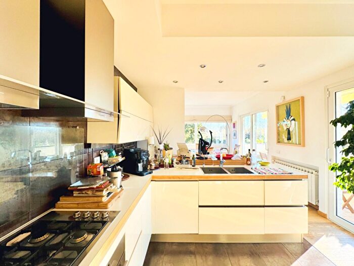 Casa con 10 locali in vendita in Pietrasanta