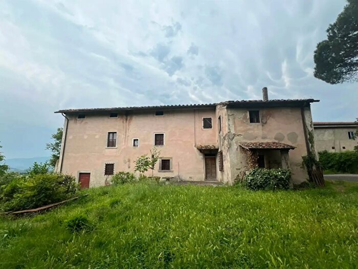 Appartamento con 11 locali in vendita in Borgo San Lorenzo