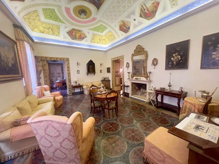 Appartamento con 12 locali in vendita in Via Giambattista Miliani, Fabriano