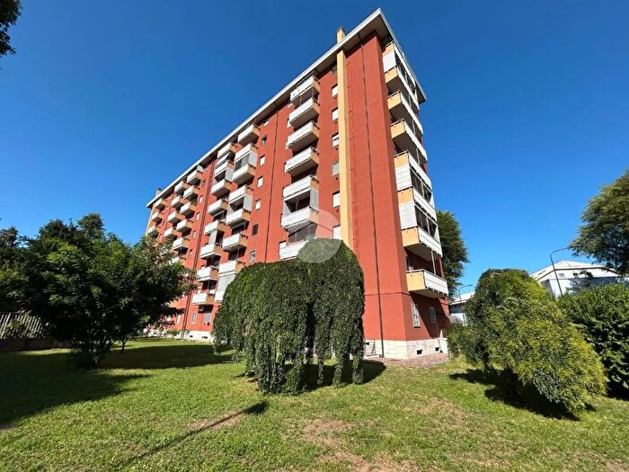 Appartamento trilocale in vendita in Via Cascina Corba, Milano