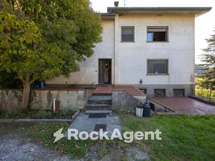 Casa con 6 locali in vendita in Via di Montigiano, Massarosa