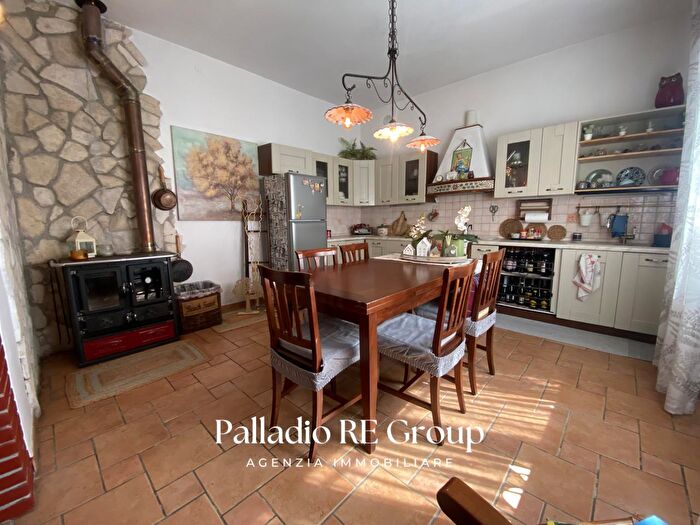 Casa con 5 locali in vendita in Via Vicolo Castello, Monteviale