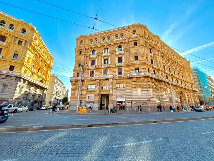 Appartamento bilocale in vendita in Piazza Nicola Amore, Napoli