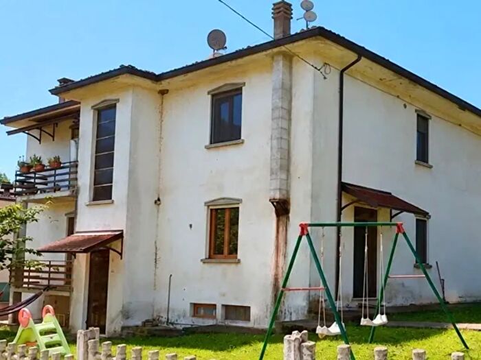 Appartamento con 8 locali in vendita in Località Lugherzano, Bettola