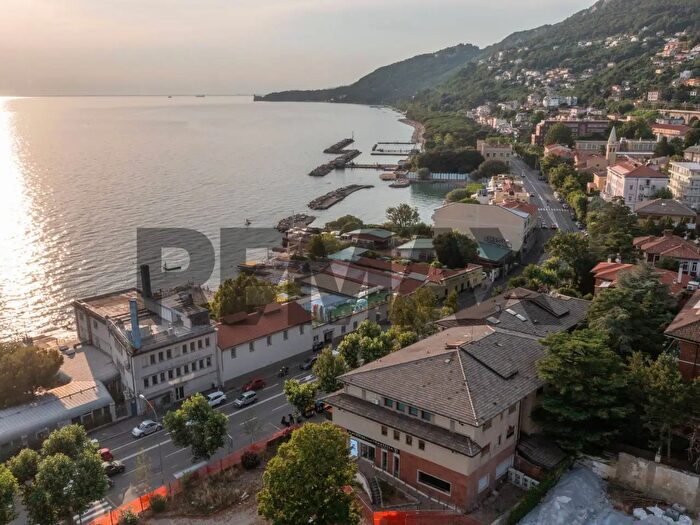 Appartamento con 6 locali in vendita in Trieste