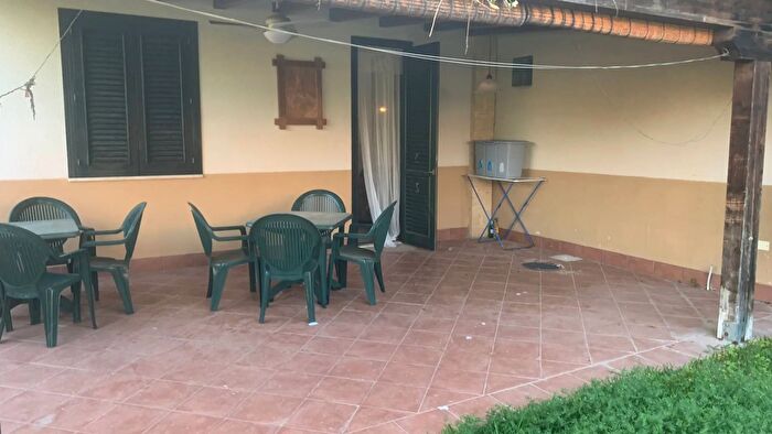 Casa con 6 locali in vendita in Viale Himera, Campofelice Di Roccella